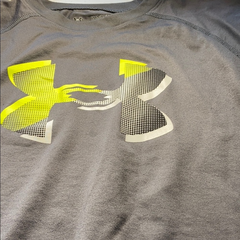 under armor graphic T